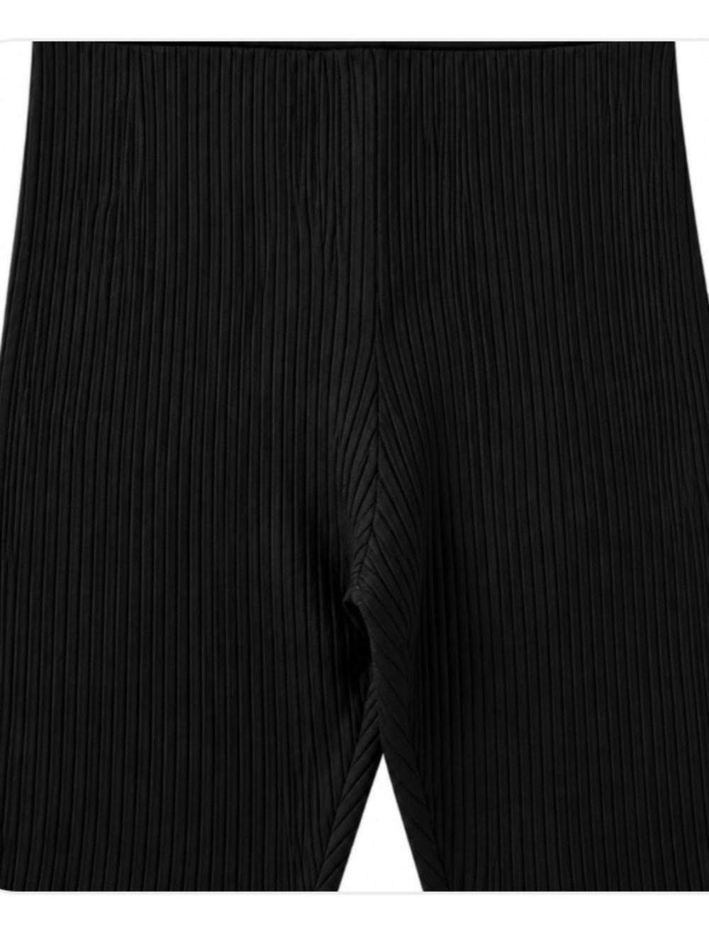 New Look Black Ribbed High-Waist Shorts and Badeau Top